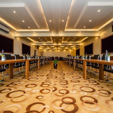 Sky Garden Resort Дуліхел Екстер'єр фото