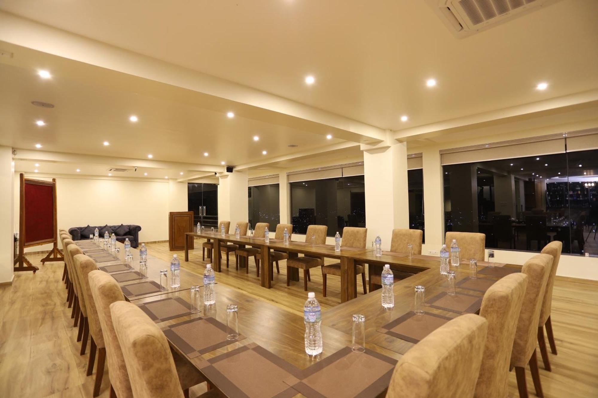 Sky Garden Resort Дуліхел Екстер'єр фото